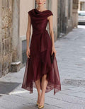 Robe longue sans manches en mousseline bordeaux avec décolleté superposé