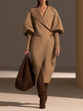 Abrigo largo de lana camel con solapa oversize, mangas abullonadas y cinturón