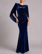 Vestido largo de terciopelo sirena con cuello drapeado y mangas capa