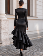 Vestido largo de satén con mangas largas, volantes y corte sirena asimétrico