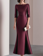 Vestido largo de satén con cuello barco y manga tres cuartos
