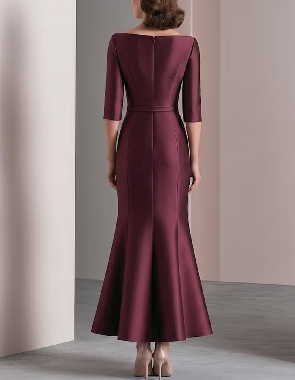 Vestido largo de satén con cuello barco y manga tres cuartos