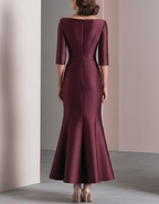 Vestido largo de satén con cuello barco y manga tres cuartos