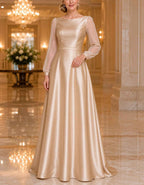 Vestido largo de satén champán con mangas de farol transparentes y cuello barco
