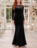 Vestido largo de terciopelo con cuello ilusión corazón y manga larga