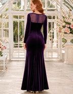 Vestido largo de terciopelo con cuello ilusión corazón y manga larga