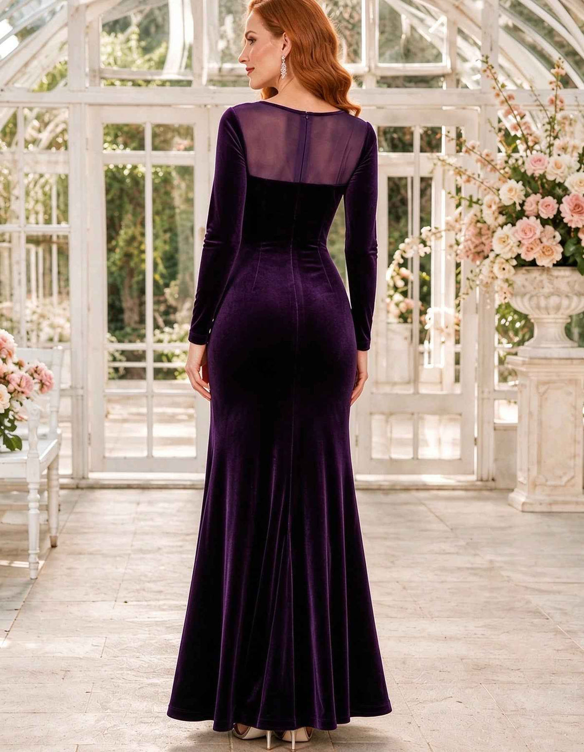 Vestido largo de terciopelo con cuello ilusión corazón y manga larga