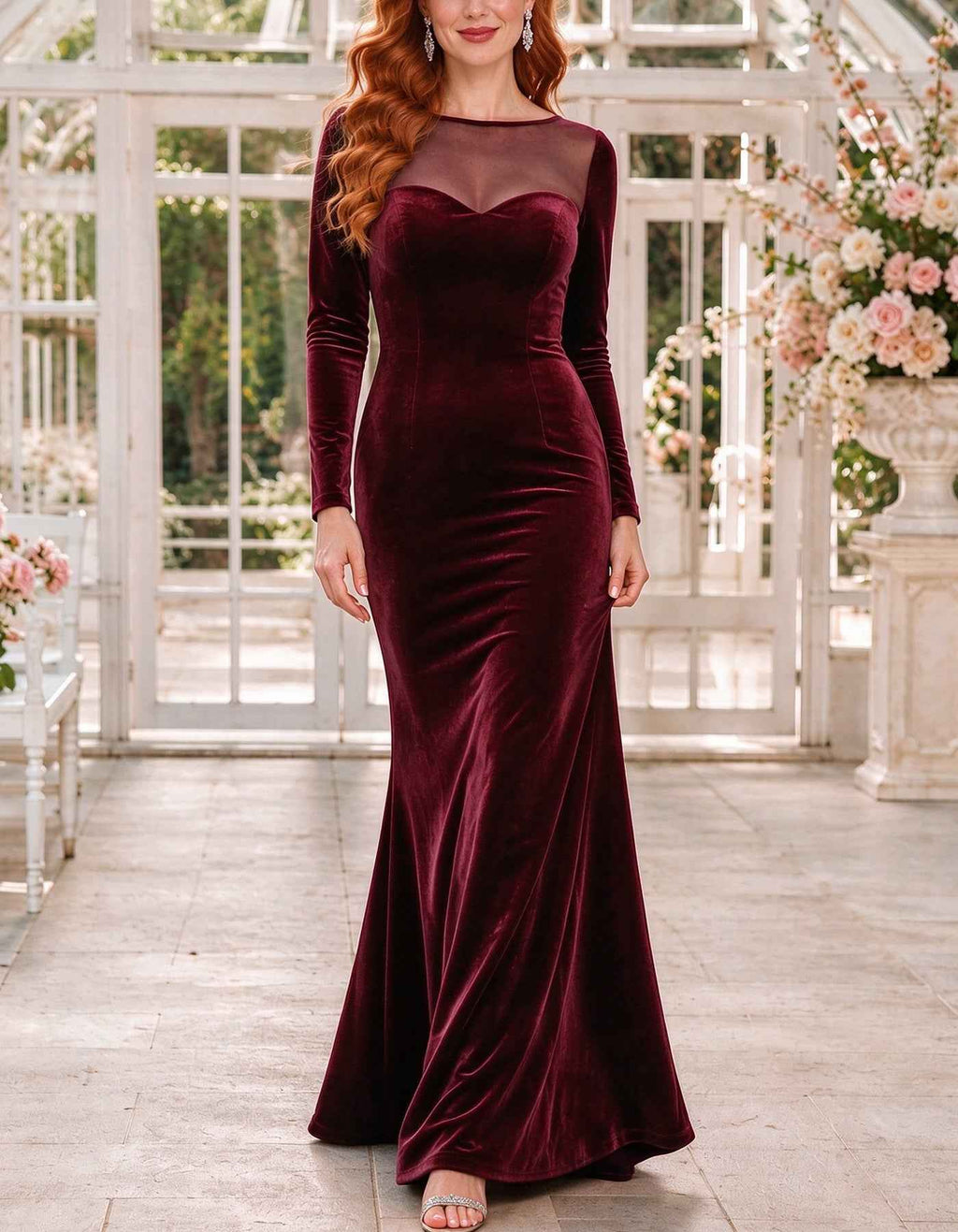 Vestido largo de terciopelo con cuello ilusión corazón y manga larga