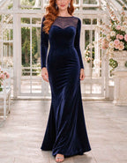 Vestido largo de terciopelo con cuello ilusión corazón y manga larga