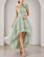 Vestido largo de organza asimétrico con gran flor de volantes y falda asimétrica
