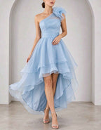 Vestido largo de organza asimétrico con gran flor de volantes y falda asimétrica