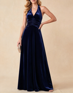 Vestido largo de terciopelo halter con escote pico profundo y cintura fruncida