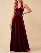 Vestido largo de terciopelo halter con escote pico profundo y cintura fruncida