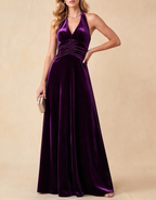 Vestido largo de terciopelo halter con escote pico profundo y cintura fruncida