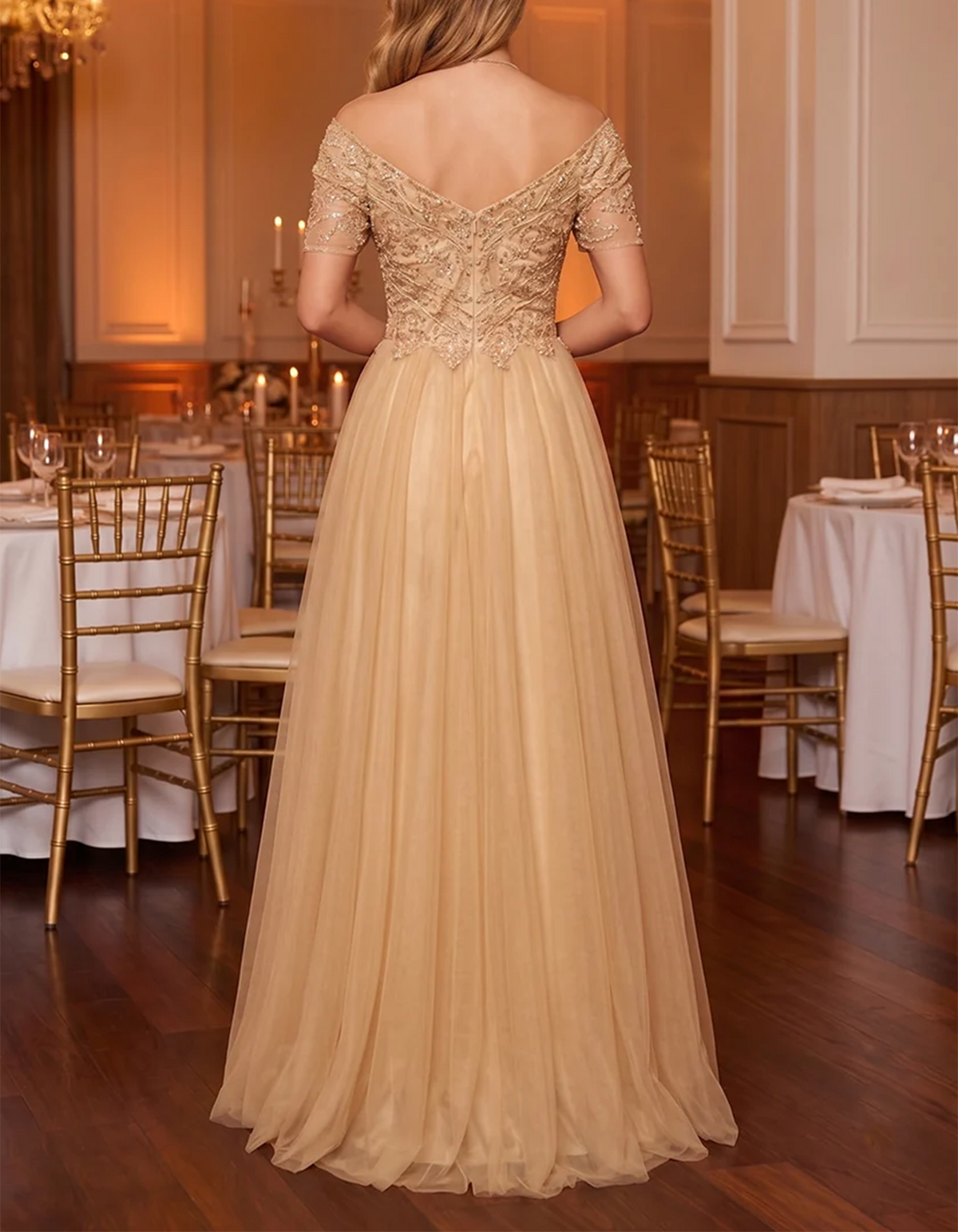 Vestido largo champán de hombros descubiertos con encaje y tul