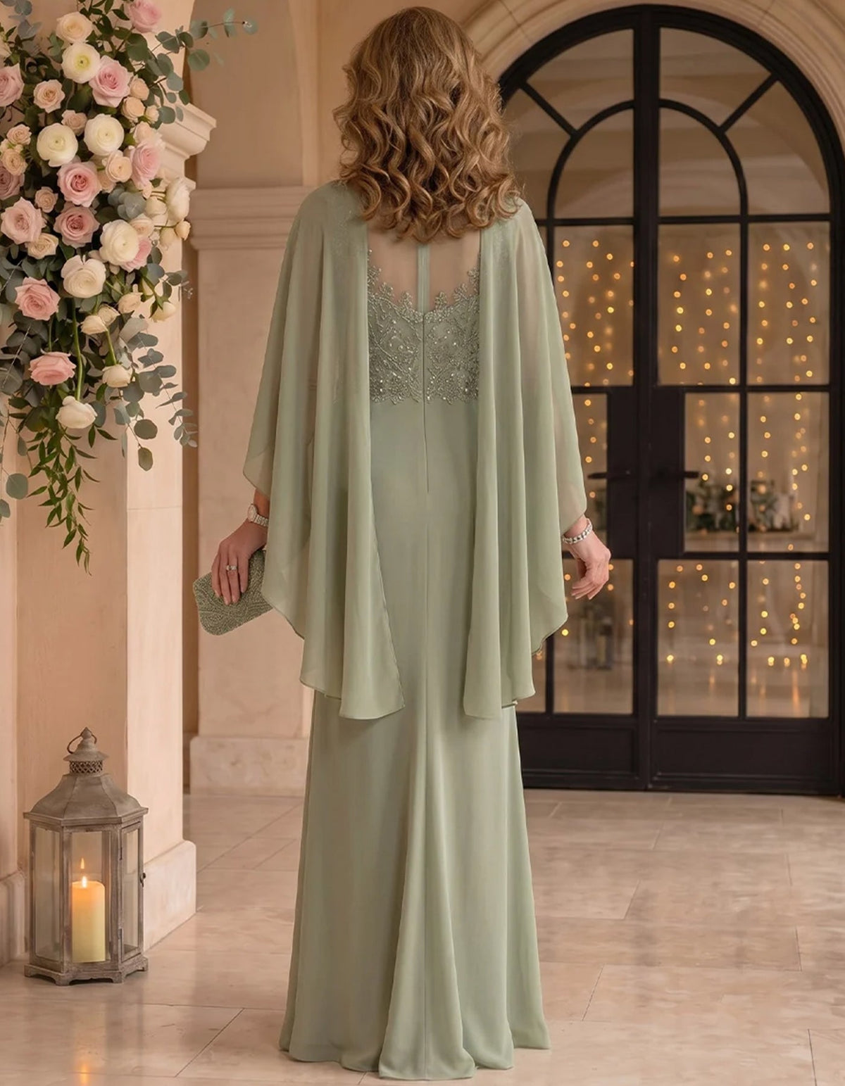 Vestido largo verde salvia de gasa con cuello barco, encaje y mangas capa