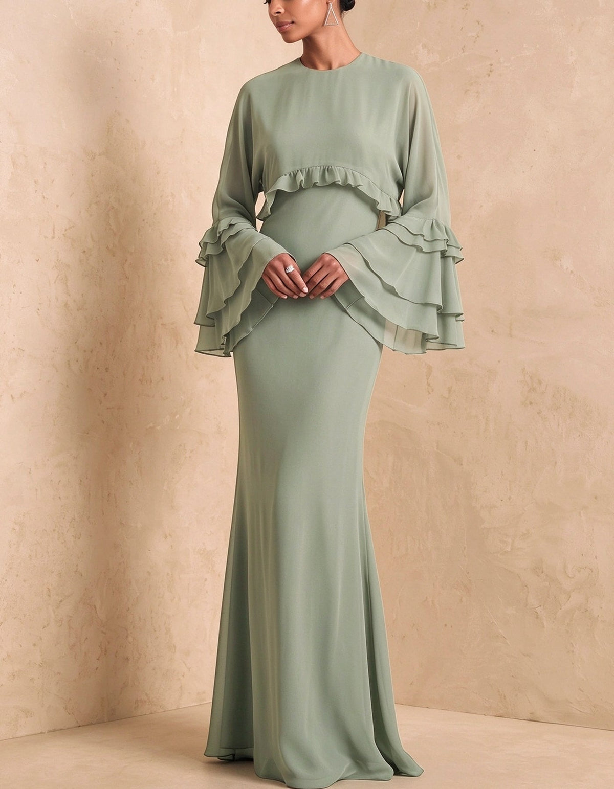 Vestido largo de gasa con cuello redondo, volantes escalonados y mangas de campana