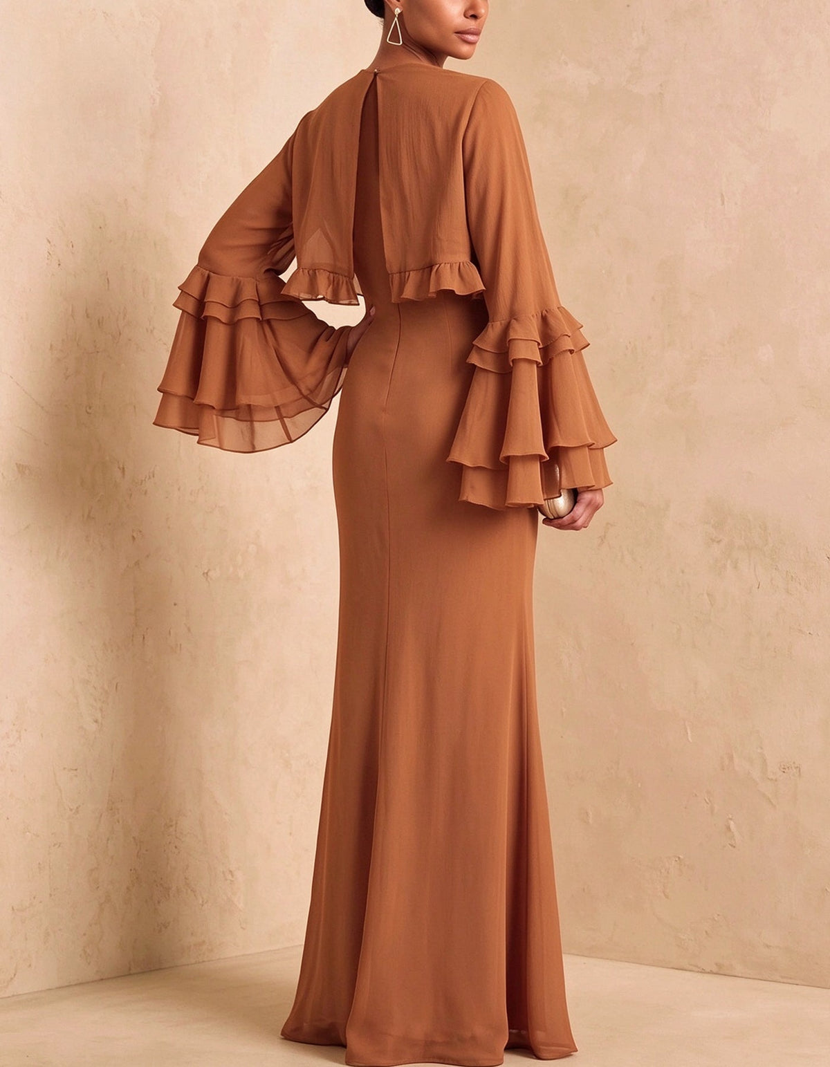Vestido largo de gasa con cuello redondo, volantes escalonados y mangas de campana