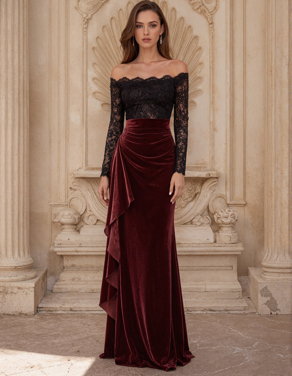 Vestido largo de encaje negro combinado con terciopelo burdeos