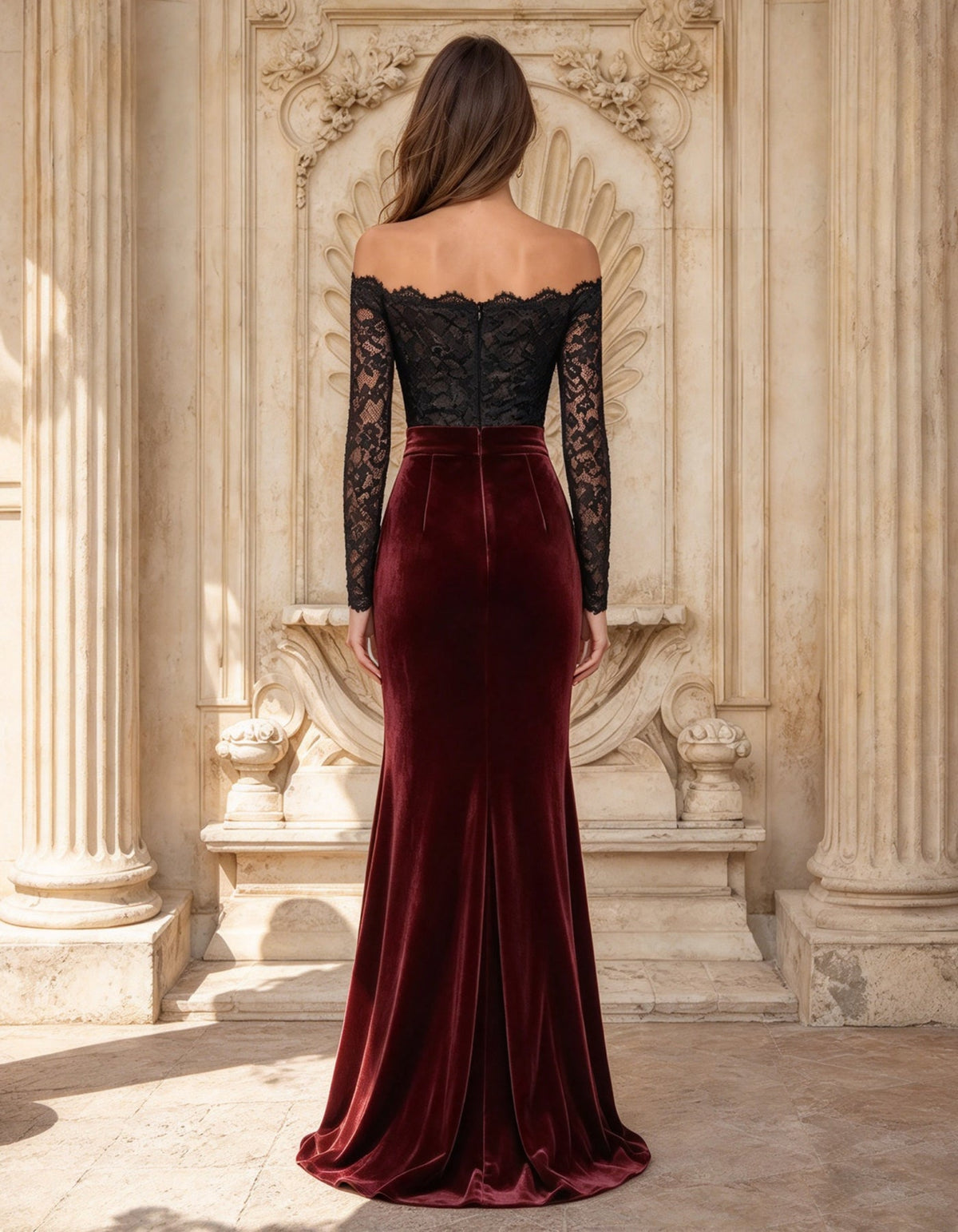 Vestido largo de encaje negro combinado con terciopelo burdeos