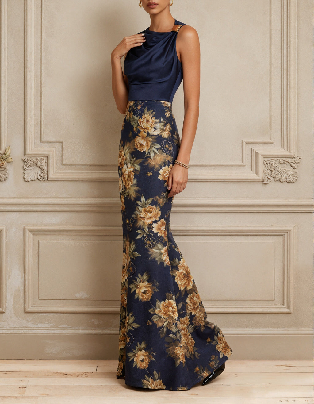 Vestido largo de satén azul oscuro estampado, estilo sirena