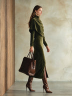 Vestido midi de terciopelo con capa y botones