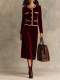Conjunto de terciopelo con chaqueta corta y falda midi con ribete dorado