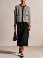 Conjunto de chaqueta de punto con ribete en contraste y falda satinada