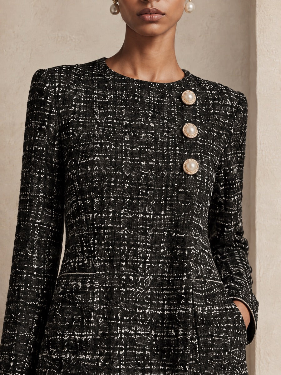 Vestido corto de tweed evasé con botones de perla