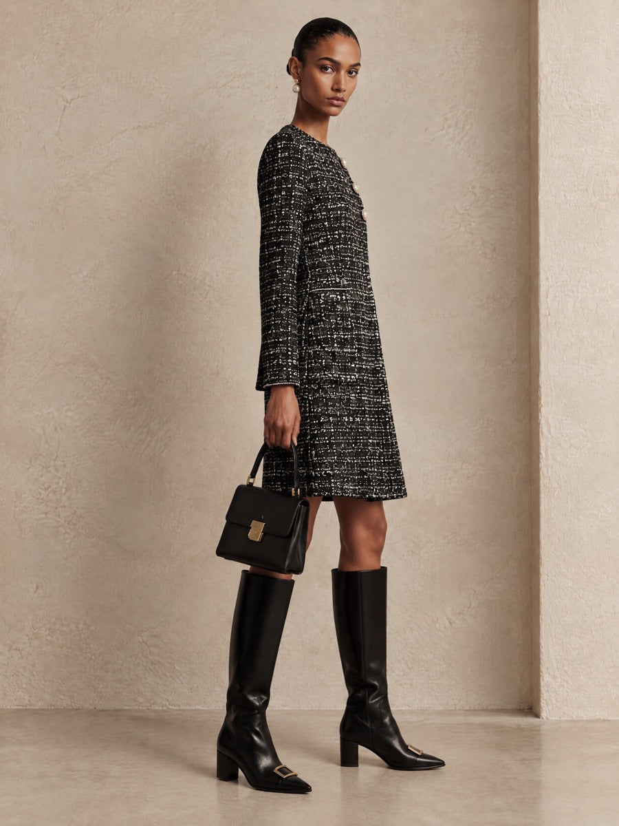 Vestido corto de tweed evasé con botones de perla