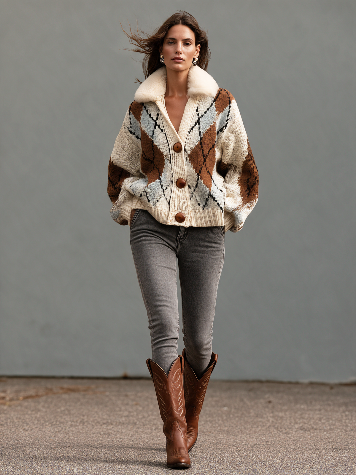 Chaqueta de punto beige con cuello de pelo