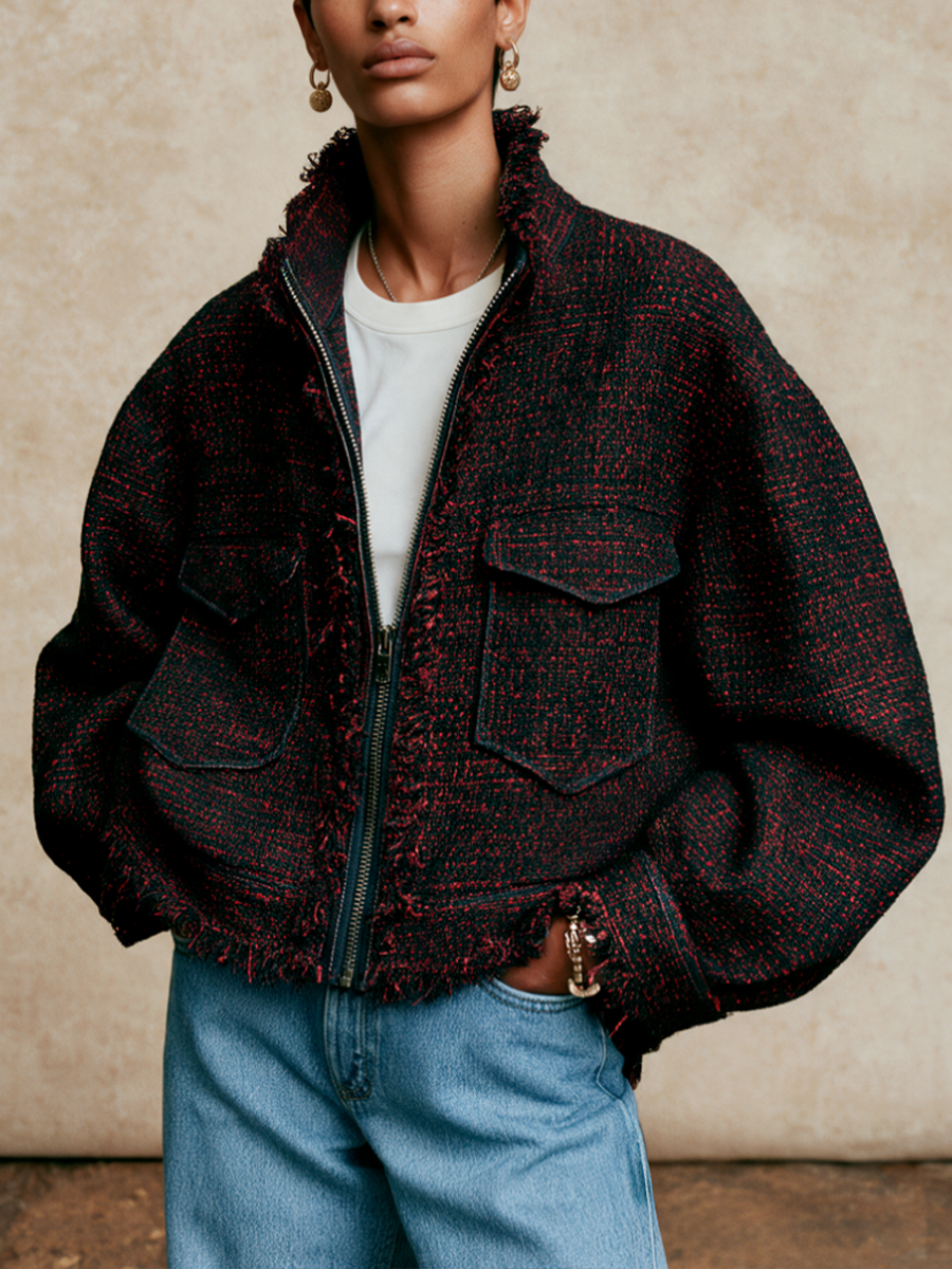 Chaqueta corta de tweed con cuello alzado y bordes deshilachados