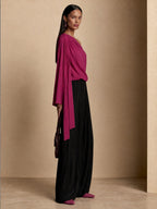 Conjunto de top asimétrico con fular y pantalón ancho plisado