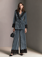 Pantalón ancho de terciopelo gris azulado con encaje negro