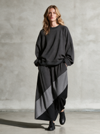 Conjunto de sudadera oversize gris marengo y falda larga con bloques diagonales