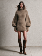 Vestido jersey corto de mohair topo con cuello vuelto y mangas globo