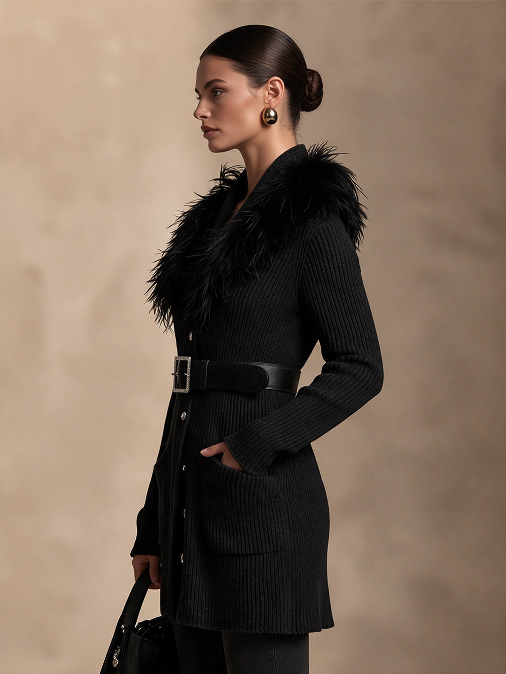 Chaqueta de punto canalé con cuello de pelo y cinturón