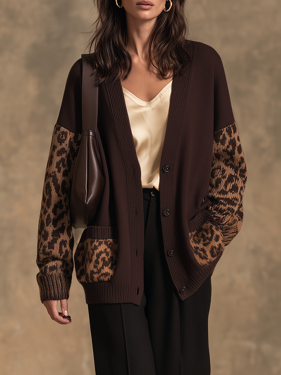 Chaqueta larga de punto café con paneles de leopardo