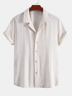 Camisa con cuello cubano y estampado jacquard geométrico