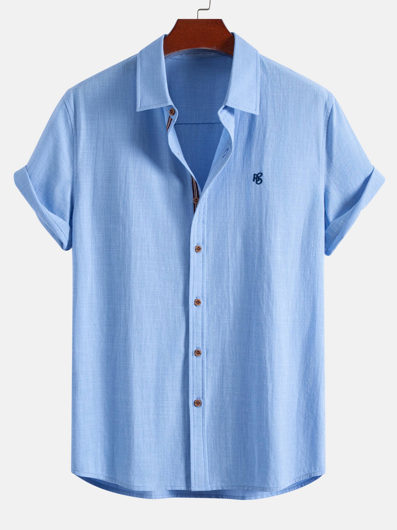 Camisa de manga corta con botones y efecto lino, y pantalones rectos con textura arrugada