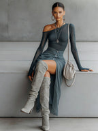 Conjunto Asimétrico Gris con Transparencias y Detalle Cut Out