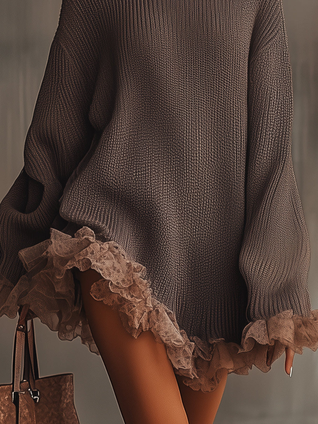Vestido de Punto Marrón con Cuello Alto y Bajo con Volantes