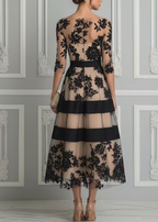 Vestido Midi Evasé de Encaje Negro