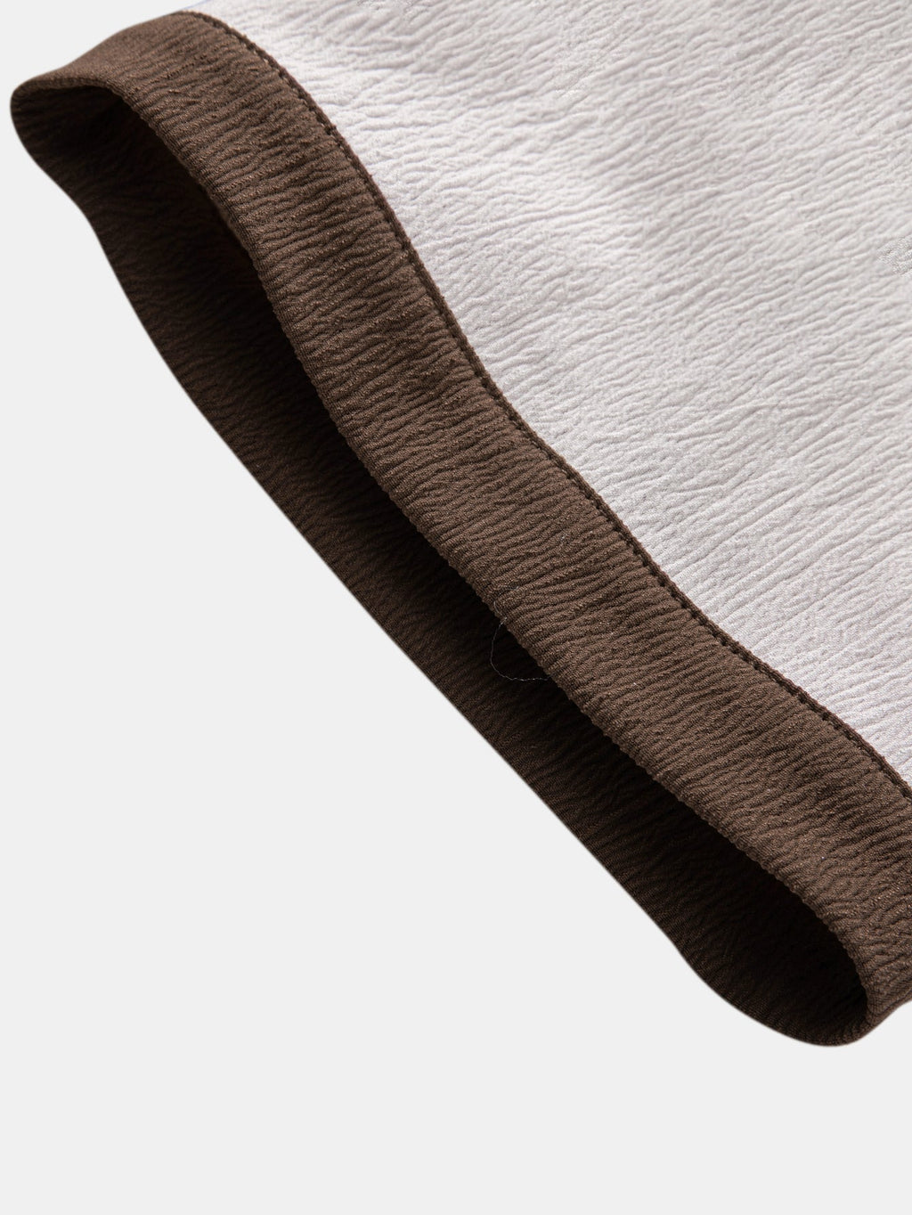 Camisa arrugada con bordado de palmeras en contraste y pantalones cortos de 12,7 cm con cordón y textura arrugada