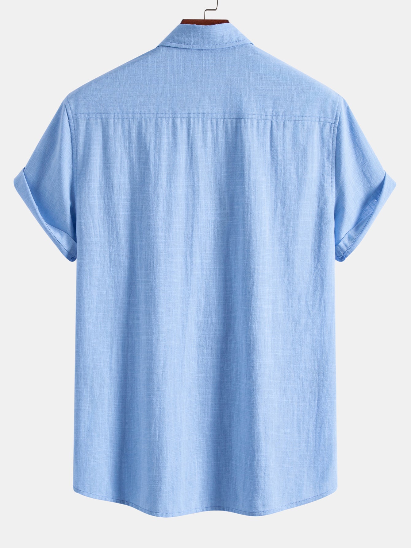 Camisa de manga corta con botones y efecto lino, y pantalones rectos con textura arrugada