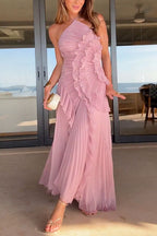 Vestido Maxi Plisado con Tirantes y Cuello Halter, Ribete de Volantes y Dobladillo Asimétrico