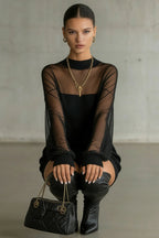 Vestido Mini Negro con Manga de Malla y Cuello Alto