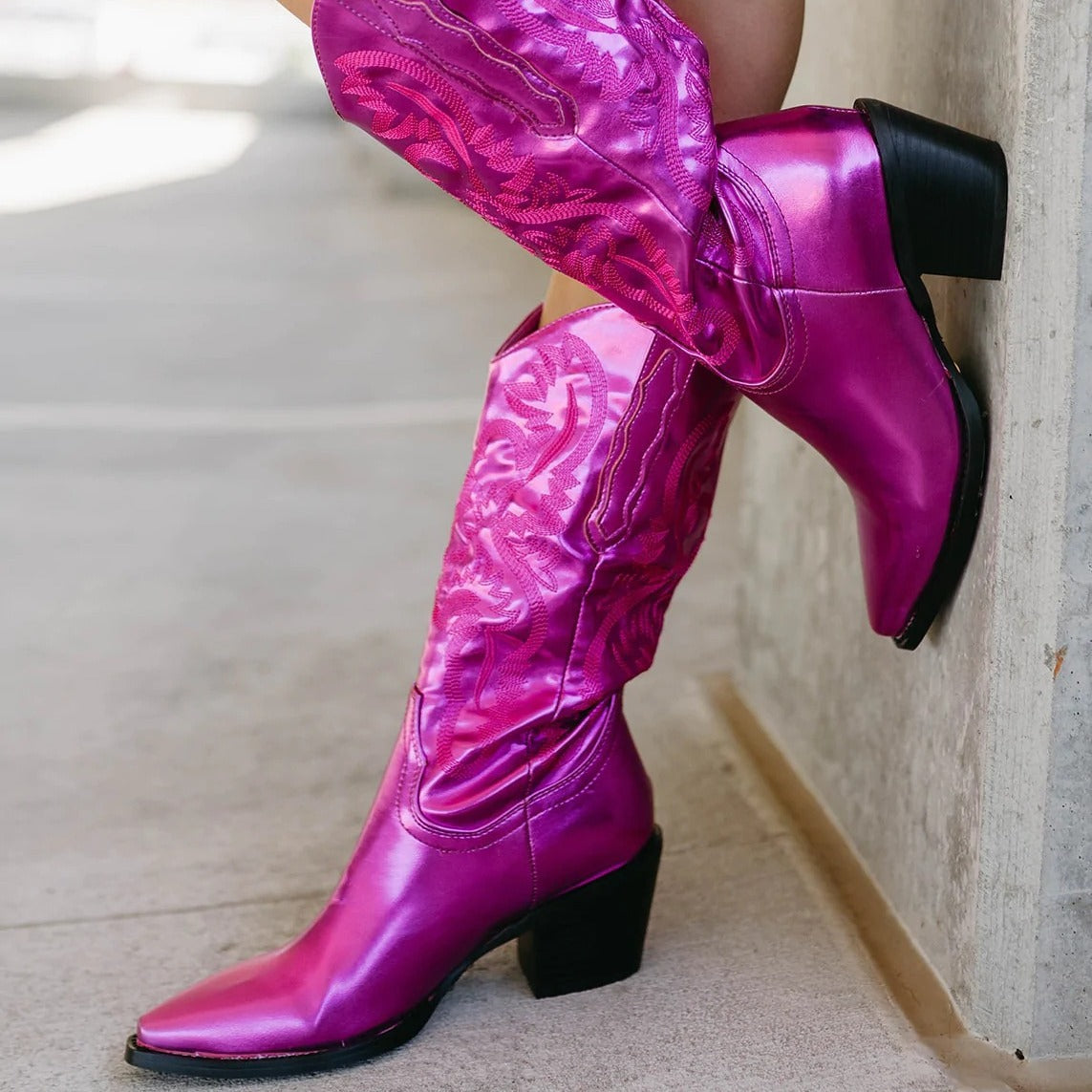 Botas Western con Punta y Tacón Grueso con Bordado