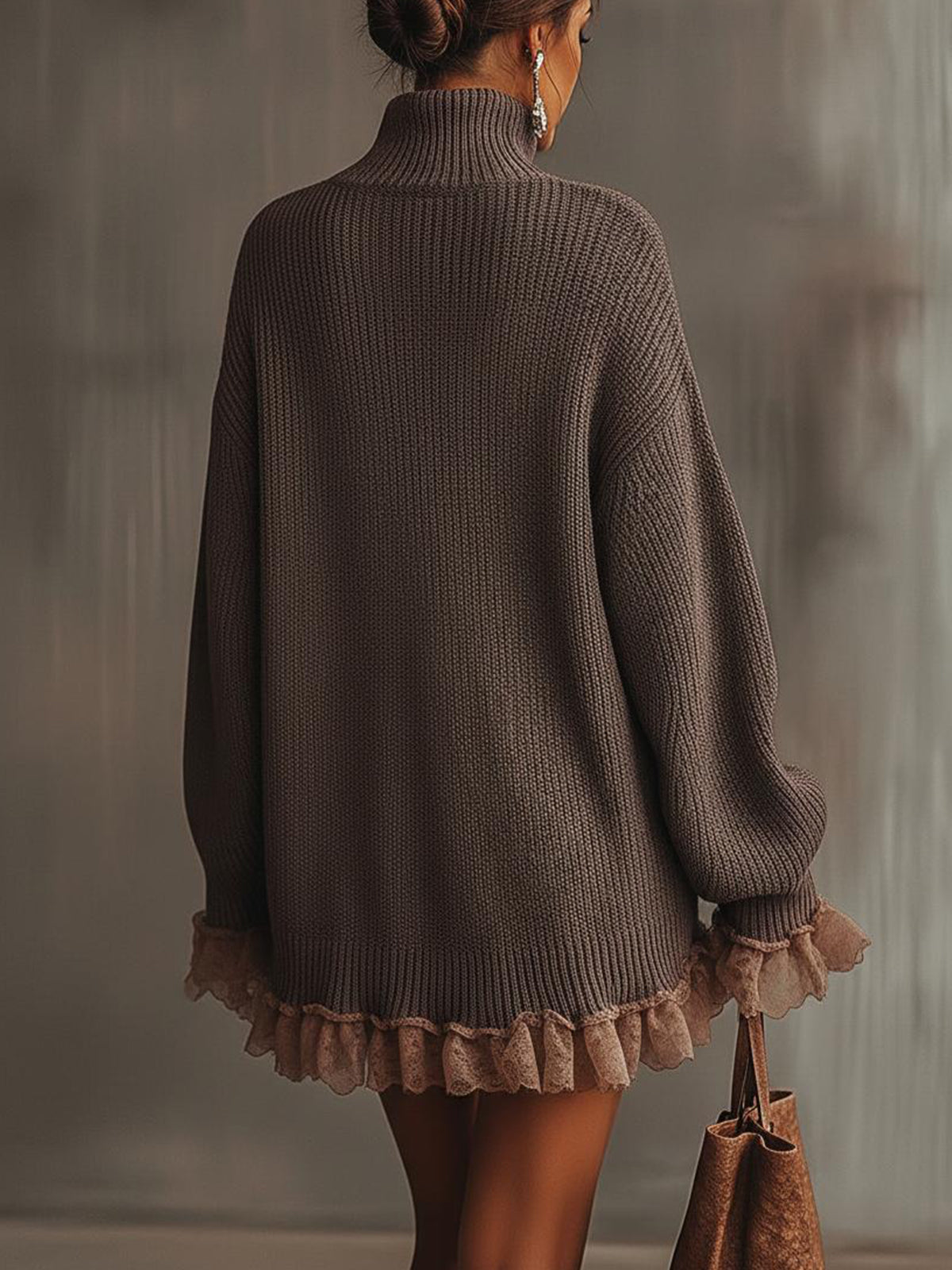 Vestido de Punto Marrón con Cuello Alto y Bajo con Volantes