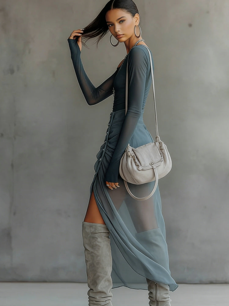 Conjunto Asimétrico Gris con Transparencias y Detalle Cut Out